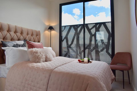 Modern And Elegant Apartment Near The Beach - Goulburn Accommodation 3