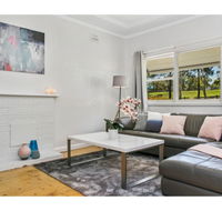 Modern Aus home on the edge of North Ryde Oval - Goulburn Accommodation