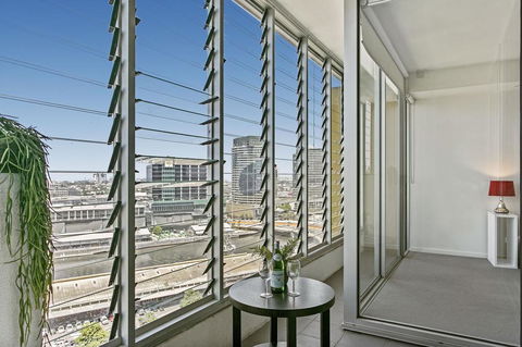Modern Two Bedroom Apartment In Melbourne CBD - Goulburn Accommodation 3