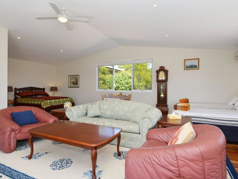 Morisset Waterfront 1bdr Studio Looking Over Trinity Marina - Goulburn Accommodation 0