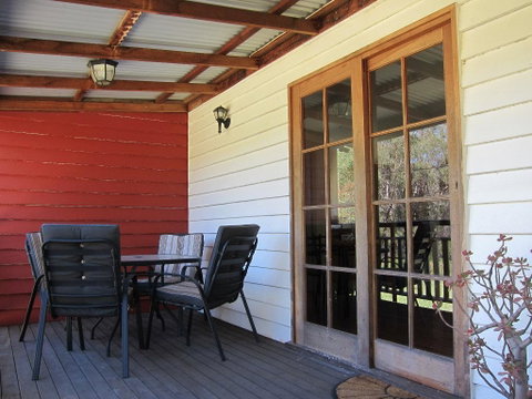 Neds Cabin - Goulburn Accommodation 1