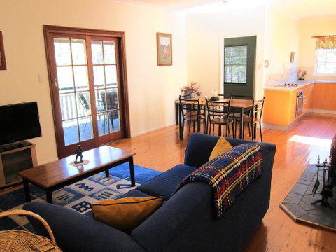 Neds Cabin - Goulburn Accommodation 3