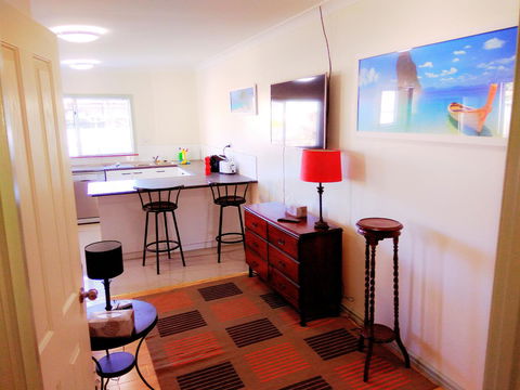 Forrest St Apartments - Goulburn Accommodation 12