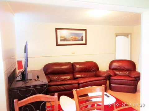 Forrest St Apartments - Goulburn Accommodation 8