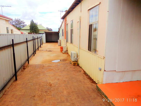 Forrest St Apartments - Goulburn Accommodation 17