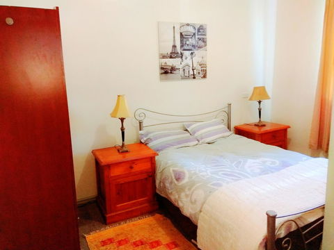 Forrest St Apartments - Goulburn Accommodation 10