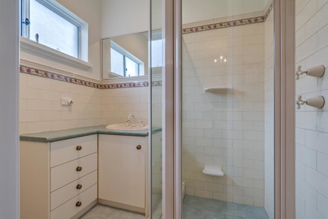 Serpentine Rose - Goulburn Accommodation 13
