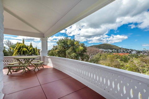 Serpentine Rose - Goulburn Accommodation 15
