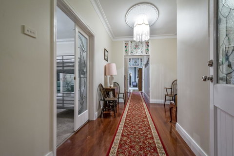 Serpentine Rose - Goulburn Accommodation 2