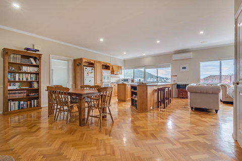 Serpentine Rose - Goulburn Accommodation 4