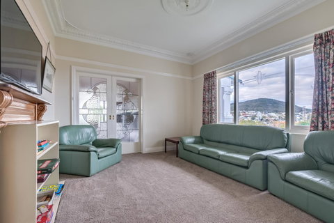 Serpentine Rose - Goulburn Accommodation 11