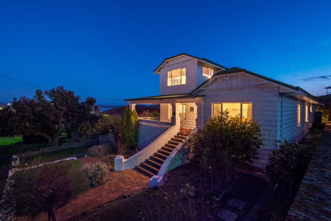 Serpentine Rose - Goulburn Accommodation 1
