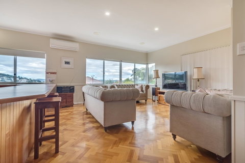 Serpentine Rose - Goulburn Accommodation 5