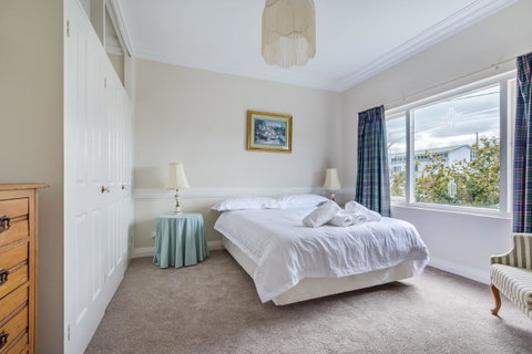 Serpentine Rose - Goulburn Accommodation 8