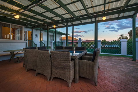 Serpentine Rose - Goulburn Accommodation 16