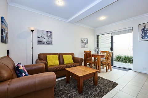 Fremantle Townhouse U/5 - Goulburn Accommodation 3