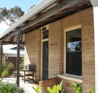 Hotham Ridge Winery and Cottages - Goulburn Accommodation