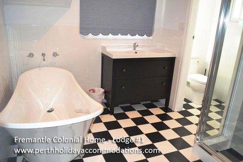 Fremantle Colonial Home - Goulburn Accommodation 33