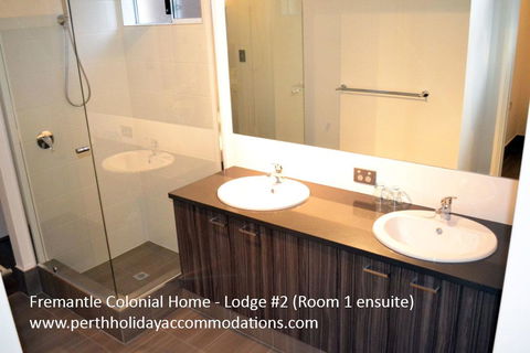 Fremantle Colonial Home - Goulburn Accommodation 13