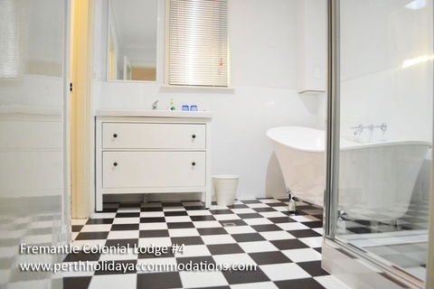 Fremantle Colonial Home - Goulburn Accommodation 29