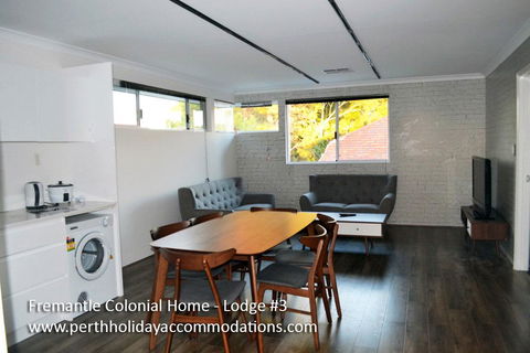 Fremantle Colonial Home - Goulburn Accommodation 17