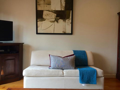 Cloisters - Goulburn Accommodation 5