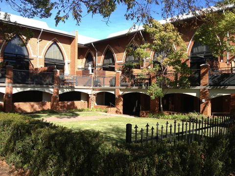 Cloisters - Goulburn Accommodation 18