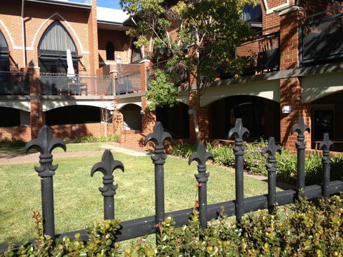 Cloisters - Goulburn Accommodation 20