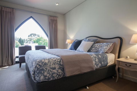 Cloisters - Goulburn Accommodation 11