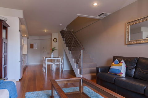 Cloisters - Goulburn Accommodation 0