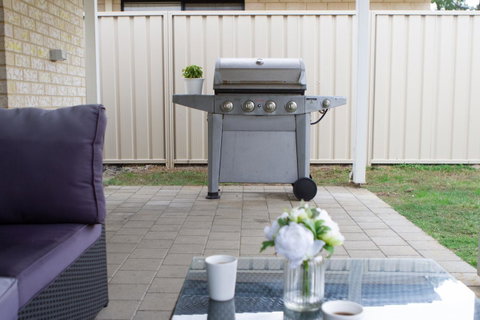 The Beach House - Goulburn Accommodation 18