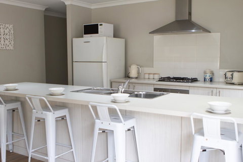 The Beach House - Goulburn Accommodation 11