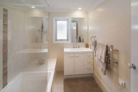 Sea La Vie - Goulburn Accommodation 8
