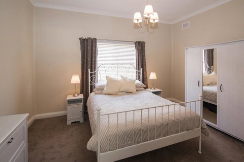 Sea La Vie - Goulburn Accommodation 6