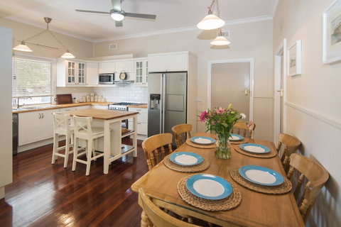 Sea La Vie - Goulburn Accommodation 3