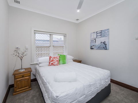 Luxury Federation Style Home - Sleeps 10 - Goulburn Accommodation 12