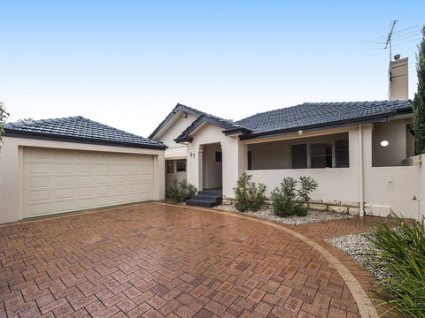Luxury Federation Style Home - Sleeps 10 - Goulburn Accommodation 18