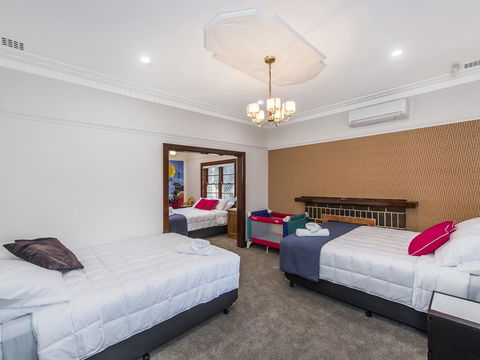 Luxury Federation Style Home - Sleeps 10 - Goulburn Accommodation 11