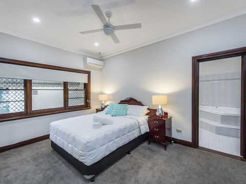 Luxury Federation Style Home - Sleeps 10 - Goulburn Accommodation 7