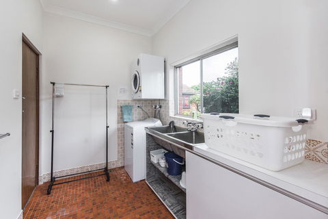 Big House Heated Pool 11 Beds Como / South Perth / Applecross - Goulburn Accommodation 30