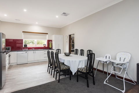 Big House Heated Pool 11 Beds Como / South Perth / Applecross - Goulburn Accommodation 9