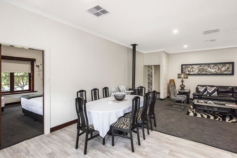 Big House Heated Pool 11 Beds Como / South Perth / Applecross - Goulburn Accommodation 13