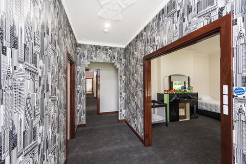 Big House Heated Pool 11 Beds Como / South Perth / Applecross - Goulburn Accommodation 10