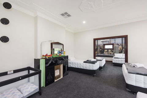 Big House Heated Pool 11 Beds Como / South Perth / Applecross - Goulburn Accommodation 21