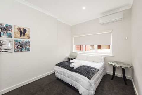 Big House Heated Pool 11 Beds Como / South Perth / Applecross - Goulburn Accommodation 19