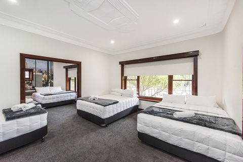 Big House Heated Pool 11 Beds Como / South Perth / Applecross - Goulburn Accommodation 17