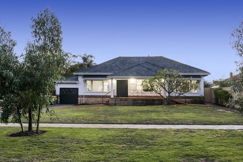 Big House Heated Pool 11 Beds Como / South Perth / Applecross - Goulburn Accommodation 6