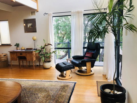 Zephyr Studio - Goulburn Accommodation 4