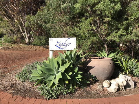 Zephyr Studio - Goulburn Accommodation 23