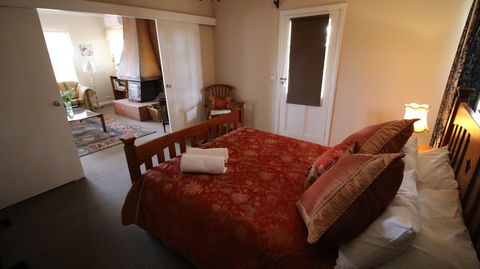 Daisy Cottage - Goulburn Accommodation 18